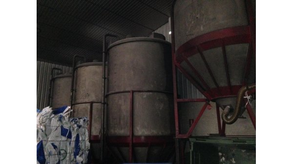 SILOS DE POLIETILENO CON SOPORTE METALICO